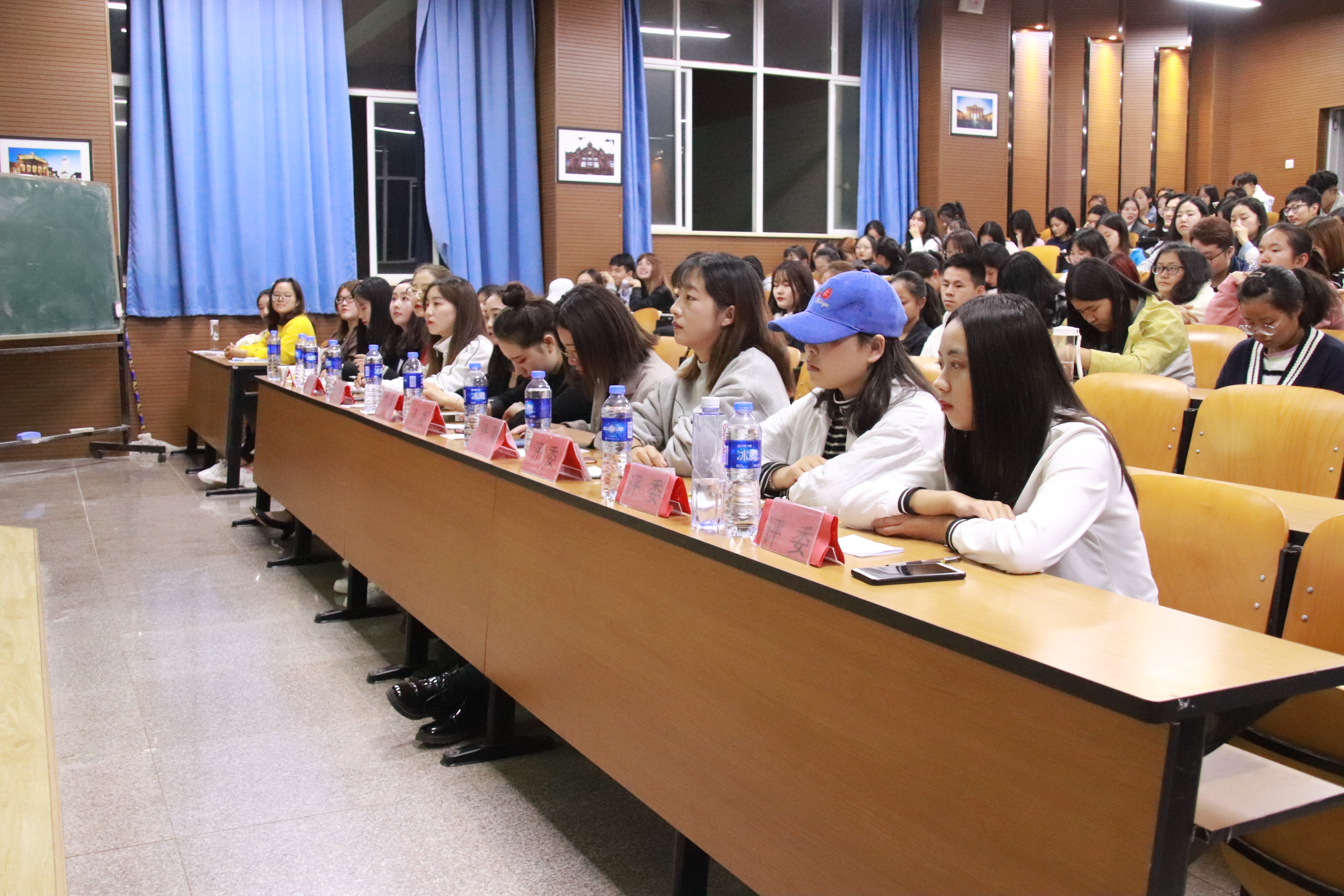 礼敬中华，经典传诵