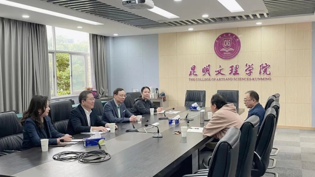 教育部外指委法语分委员会秘书长王海洲教授到我校指导学科专业建设