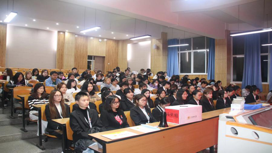 青春聚力，共谱新篇 —— 外国语言与国际传播学院学生代表大会顺利召开